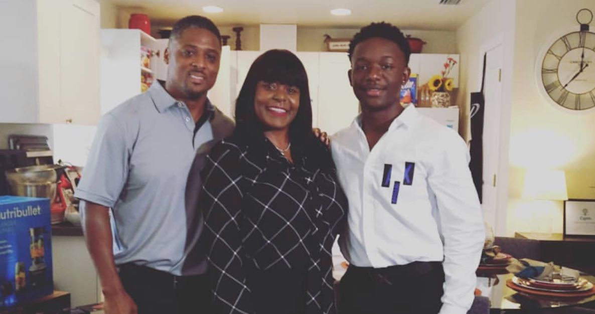 Former NFL Player Surprises Single Mom With New Home