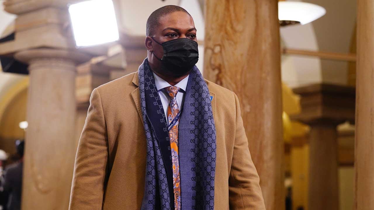 Capitol Police Officer Eugene Goodman Is A Real Life Superhero