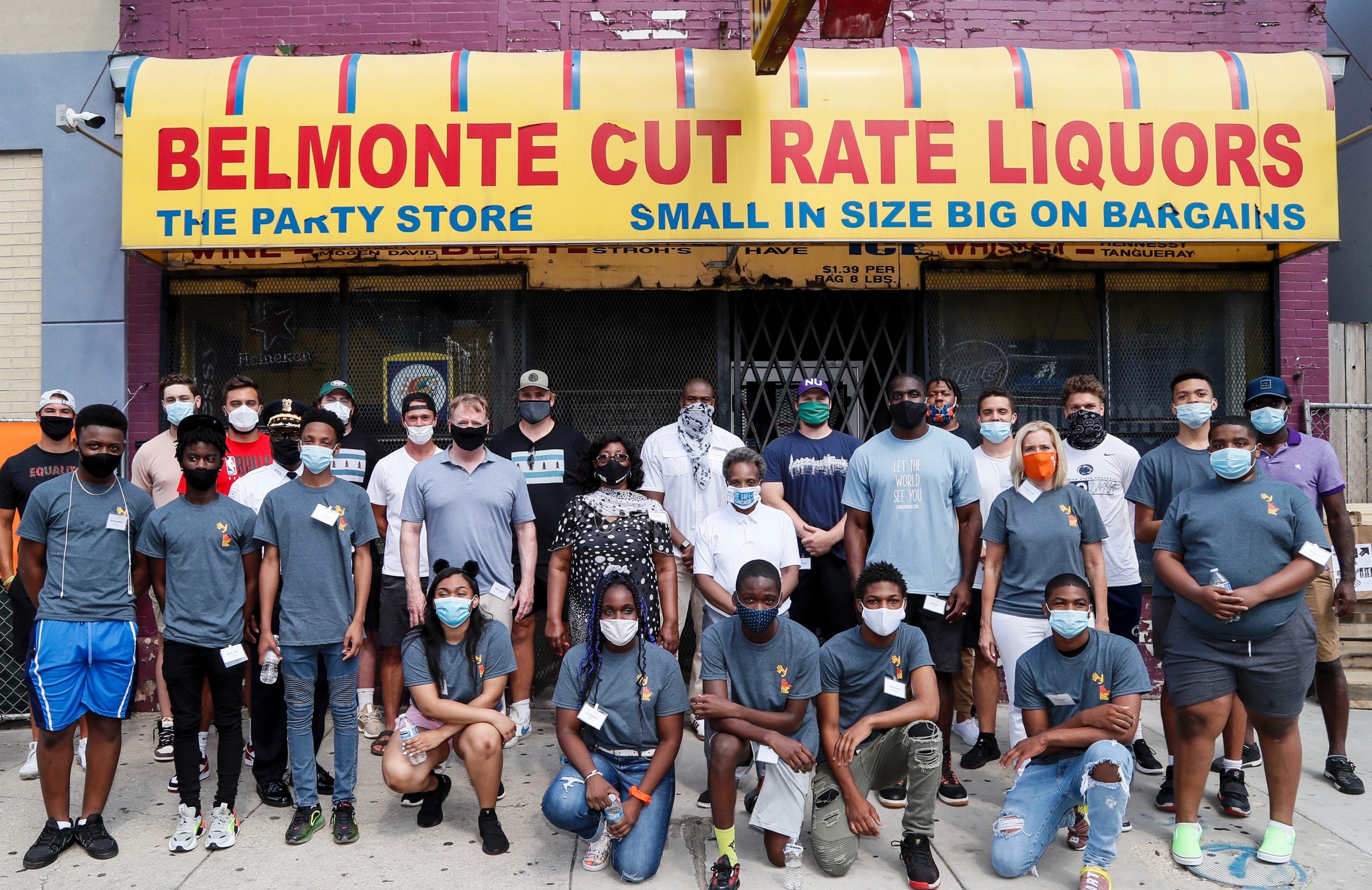 Chicago Teens Purchase And Transform Liquor Store Into Fresh Produce Pop-Up