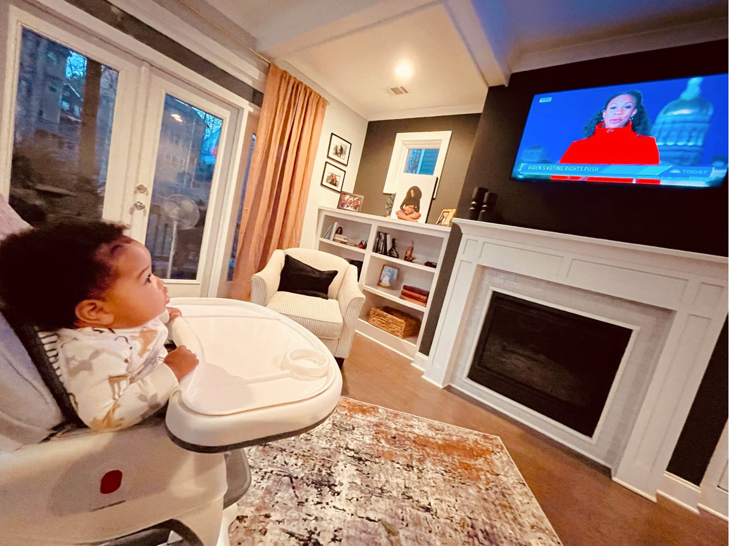Father Captures Proud Moment of Infant Daughter Watching Mom On TV For The First Time