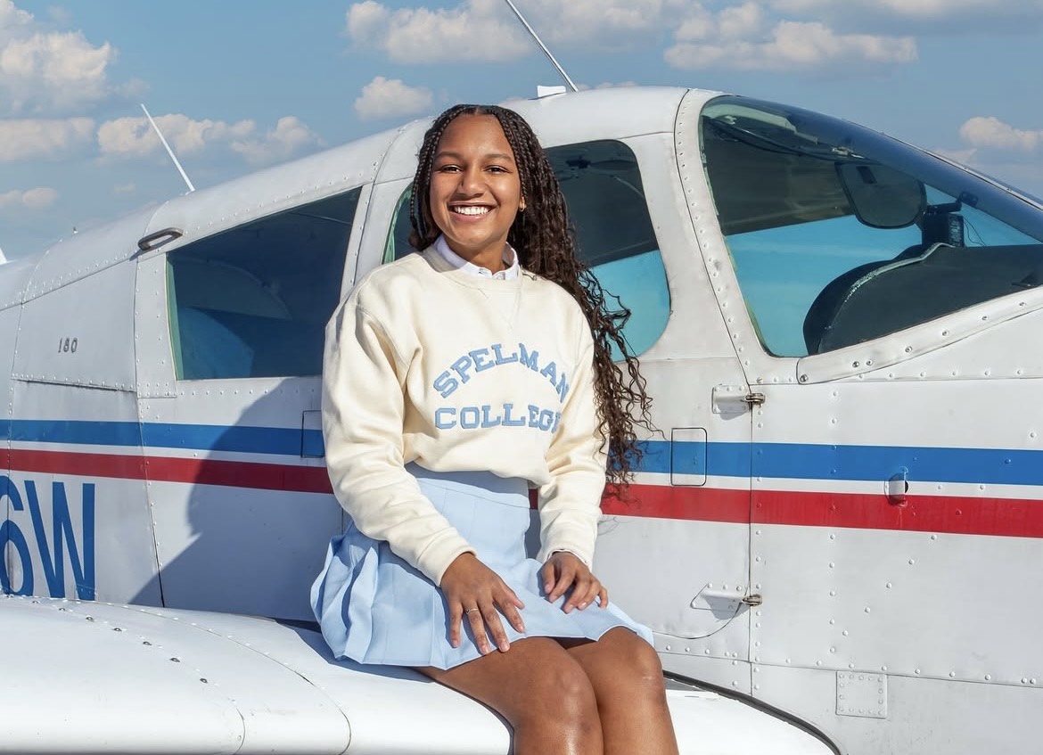 17-Year-Old Kamora Freeland Makes History as Youngest Licensed Woman Pilot in New York