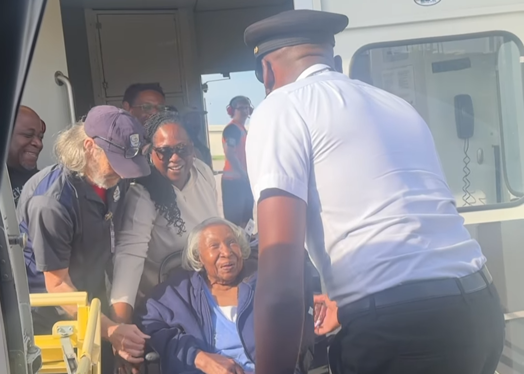 Grandson Surprises His 80-Year-Old Grandmother as the Pilot on Her Flight