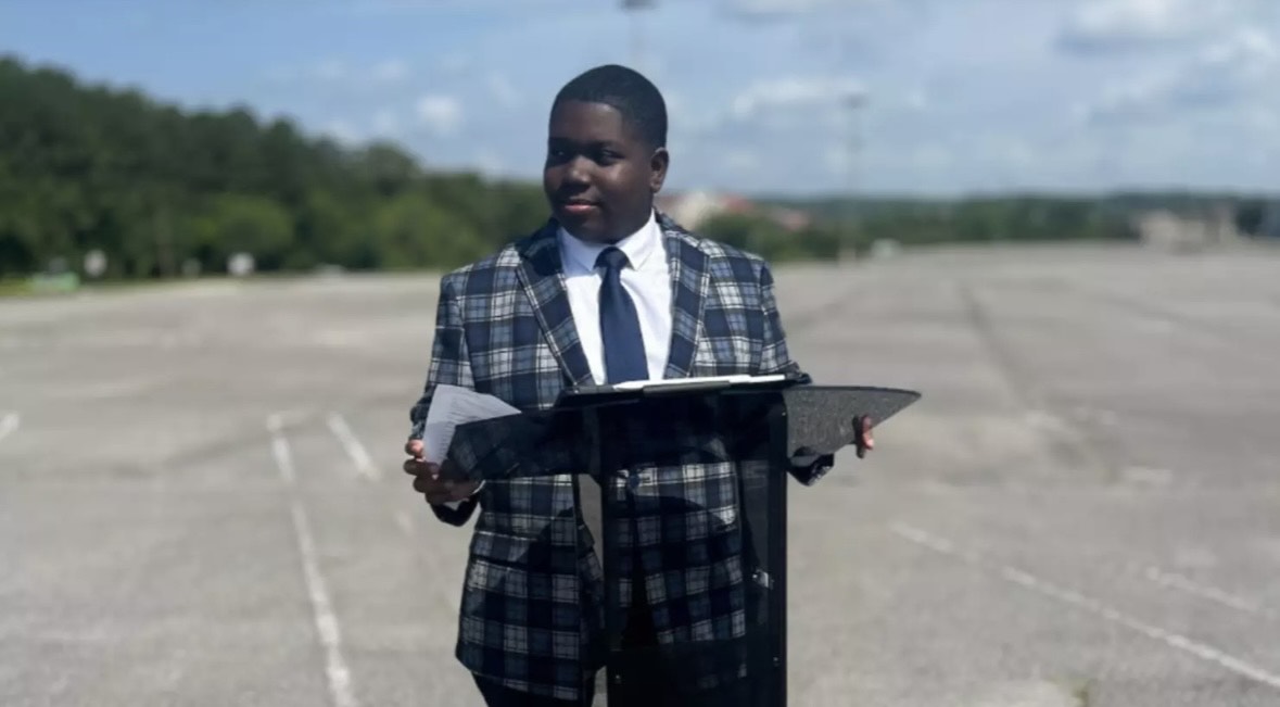 18-Year-Old Brandon Moss Makes History as Youngest Mayoral Candidate in Fairfield, Alabama
