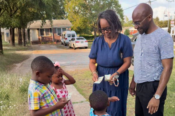 Grandma Makes Sure Her Grandkids Never Leave Empty-Handed
